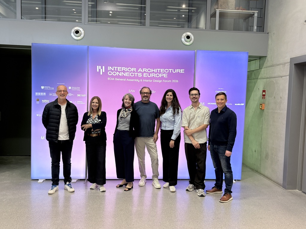 Foto di gruppo all’evento Interior Architecture Connects Europe 2026 a Varsavia